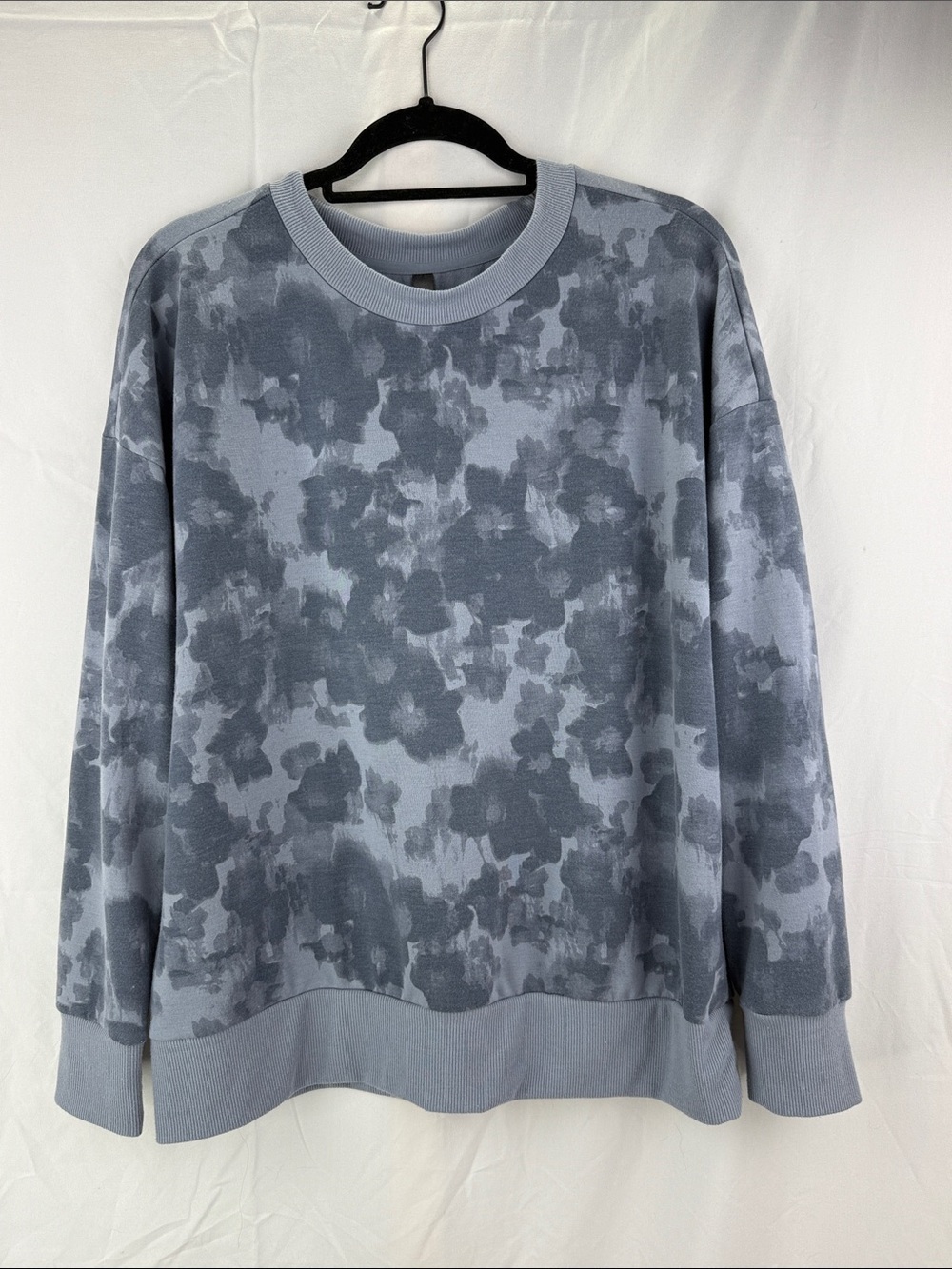 Mondetta Women’s Size Large Light and Dark Gray Crewneck Sweater Sweatshirt